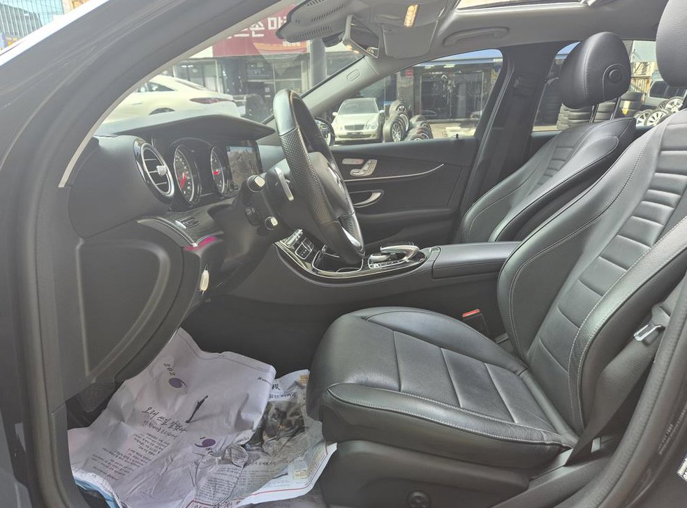 벤츠 E 클래스 E220d 아방가르드 사진 15