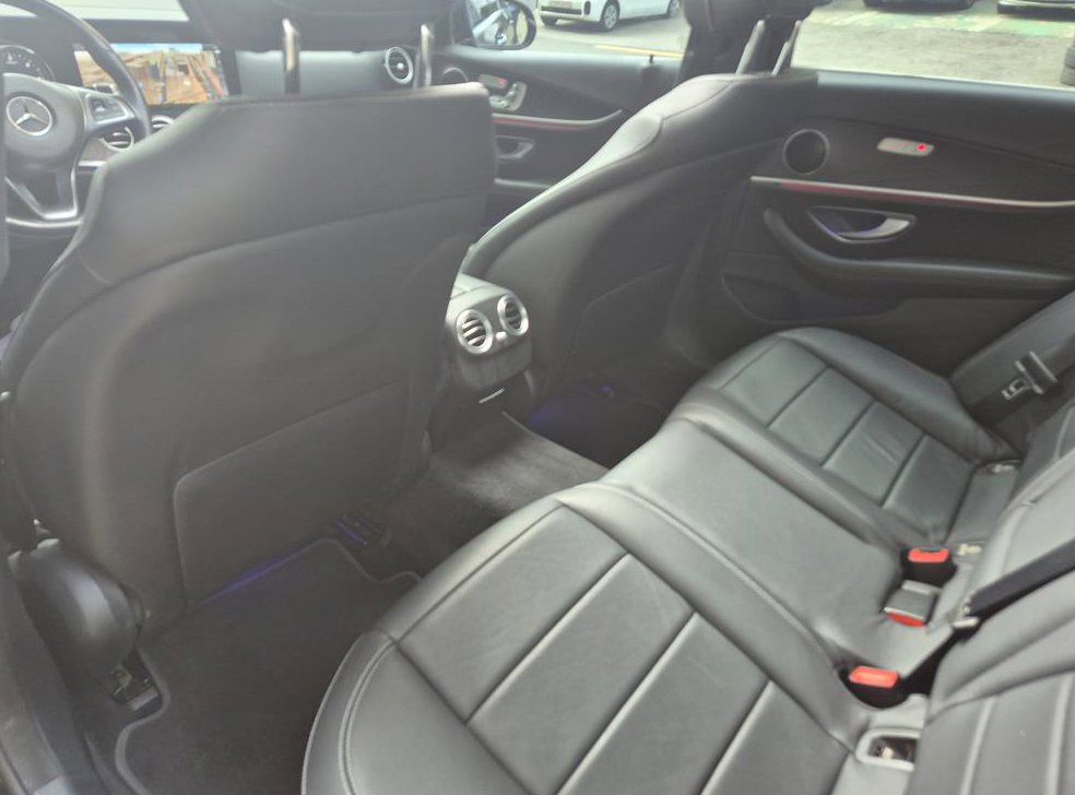 벤츠 E 클래스 E220d 아방가르드 사진 16