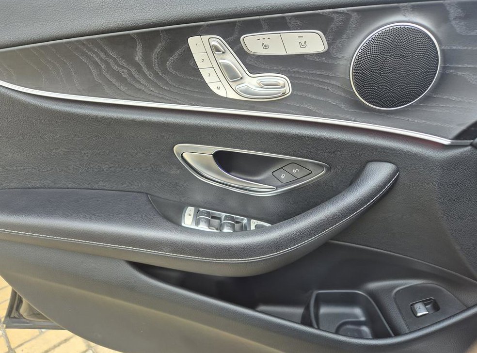 벤츠 E 클래스 E220d 아방가르드 사진 20