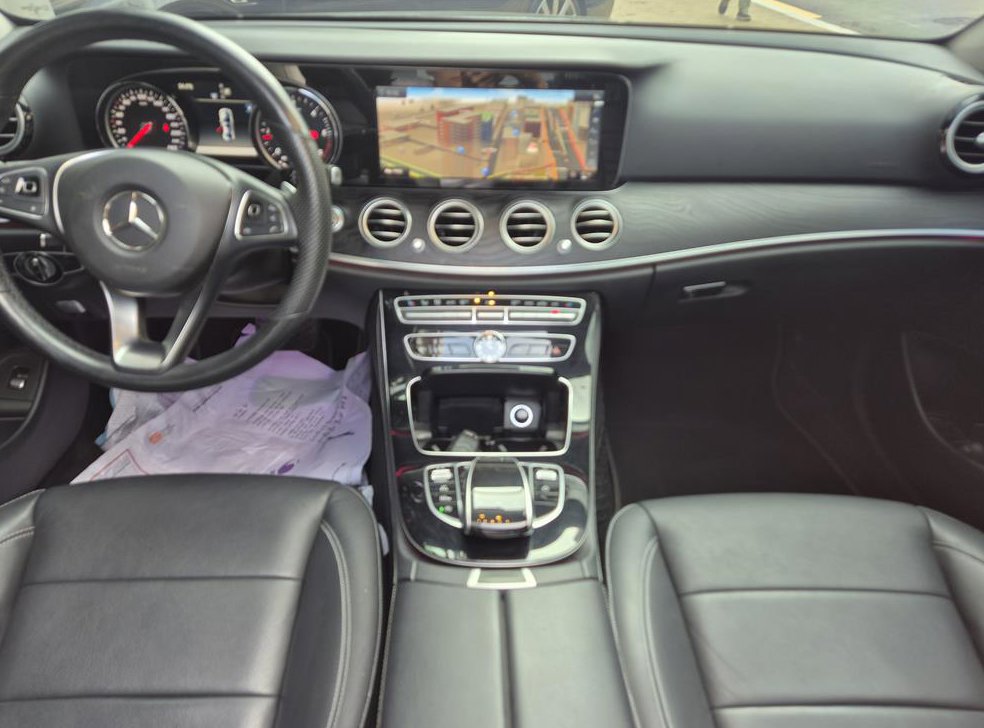 벤츠 E 클래스 E220d 아방가르드 사진 5