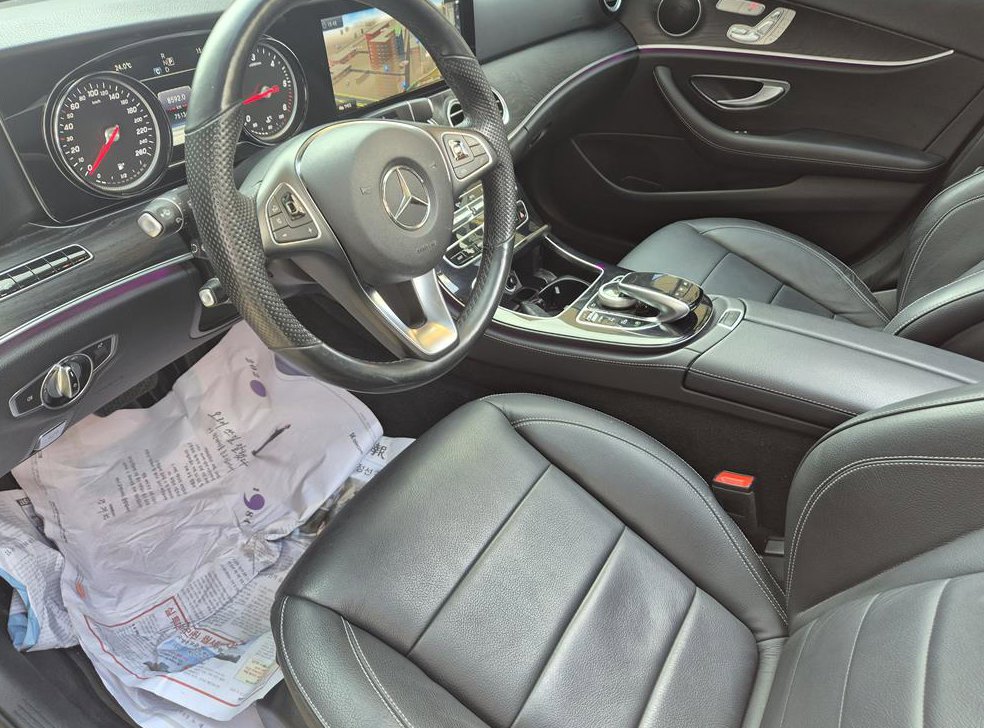 벤츠 E 클래스 E220d 아방가르드 사진 8