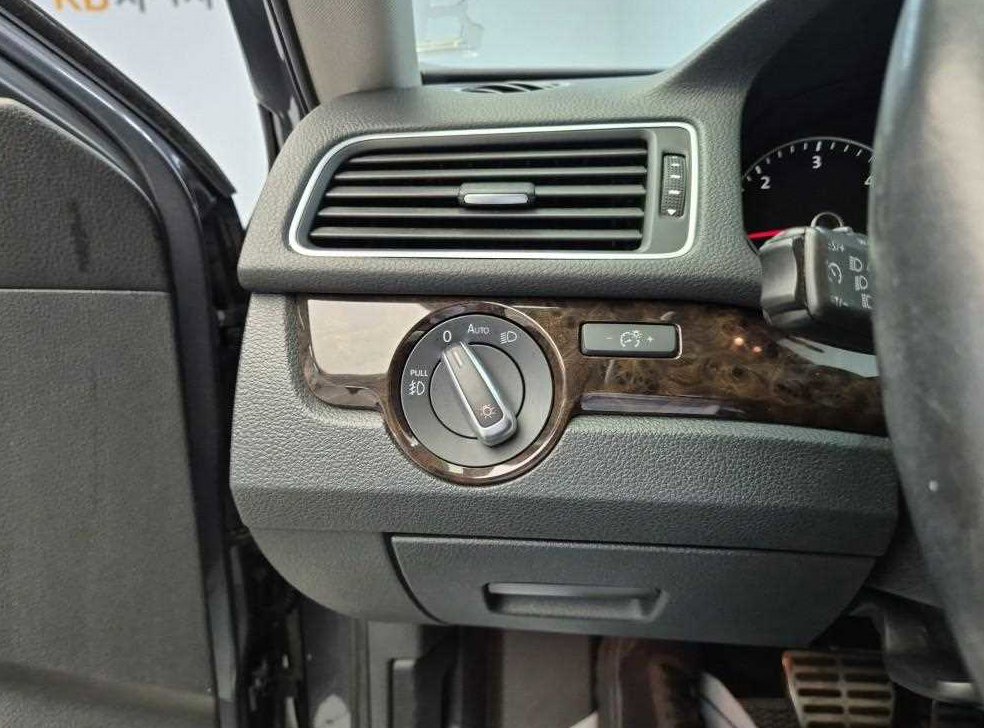 폭스바겐 파사트 2.0 TDI 사진 16