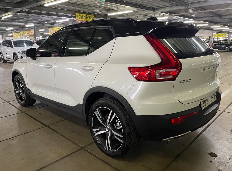 볼보 XC40 T4 4WD R-디자인 사진 4