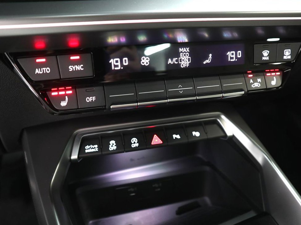 아우디 A3 40 TFSI 프리미엄 사진 14