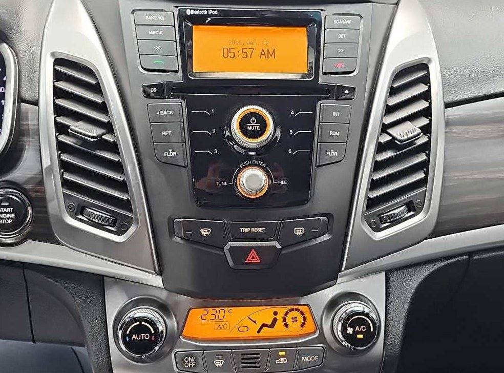 KG모빌리티(쌍용)  코란도 2WD 2.0 어드벤처 사진 10