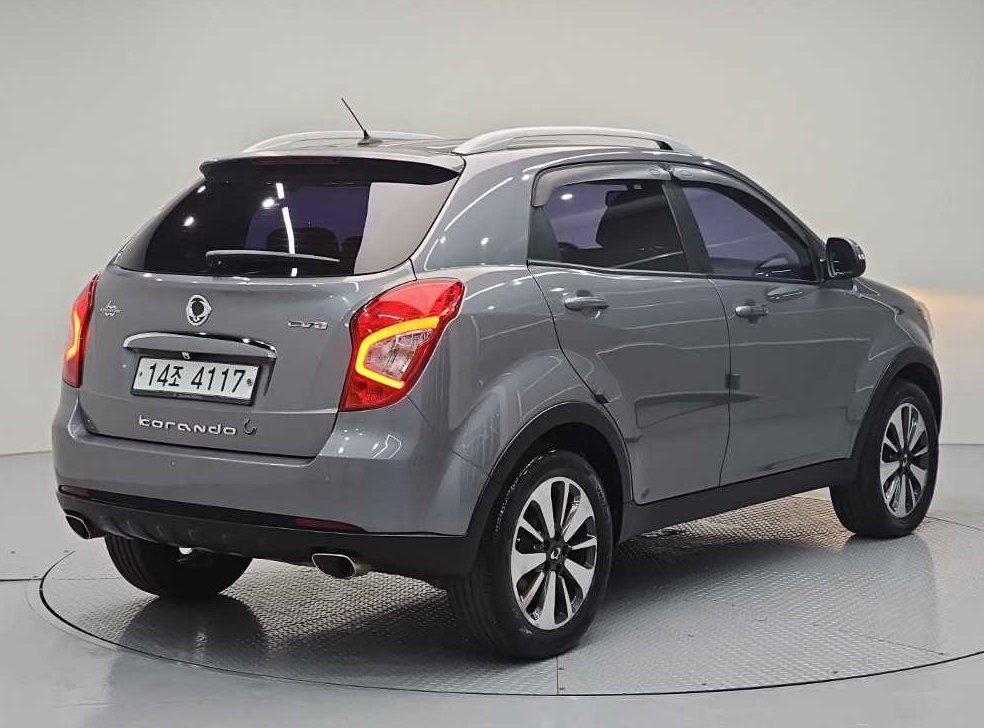 KG모빌리티(쌍용)  코란도 2WD 2.0 어드벤처 사진 4