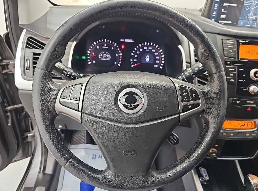 KG모빌리티(쌍용)  코란도 2WD 2.0 어드벤처 사진 9