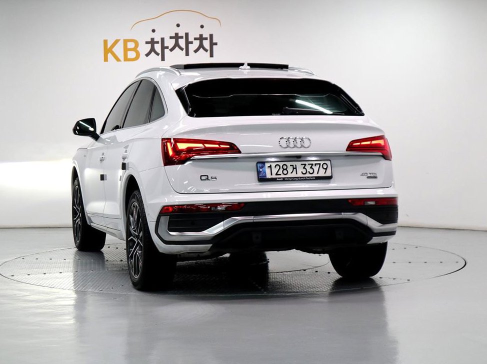 아우디 Q5 40 TDI 콰트로 프리미엄 스포트백 사진 4