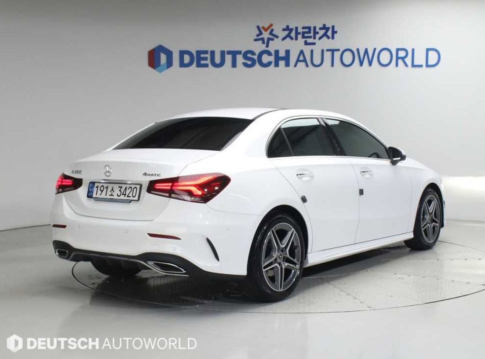 벤츠 A 클래스 A250 4MATIC 세단 사진 2