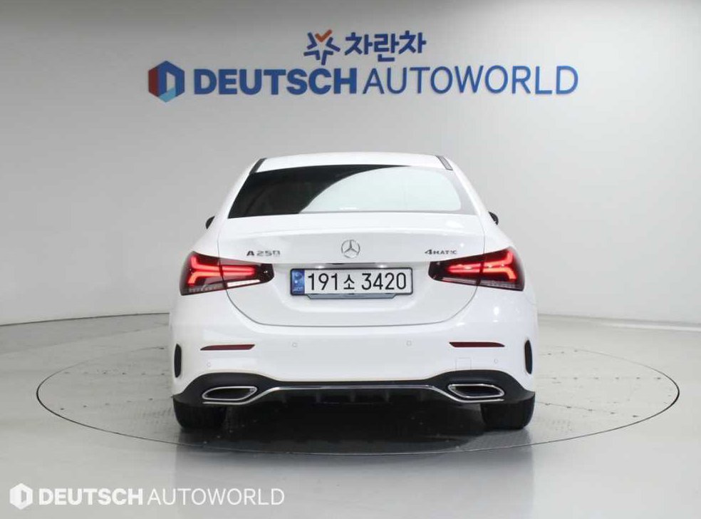 벤츠 A 클래스 A250 4MATIC 세단 사진 4