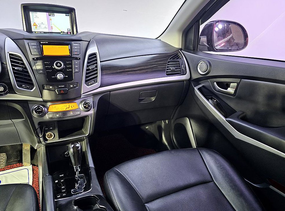 KG모빌리티(쌍용)  코란도 4WD 2.0 CVT 사진 10