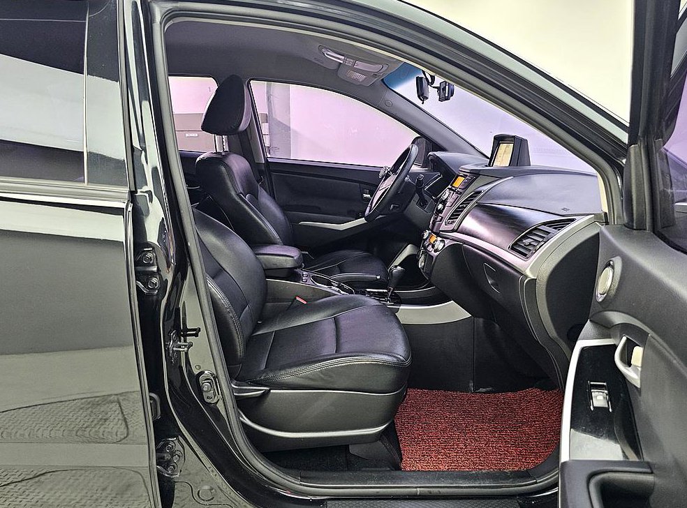 KG모빌리티(쌍용)  코란도 4WD 2.0 CVT 사진 11