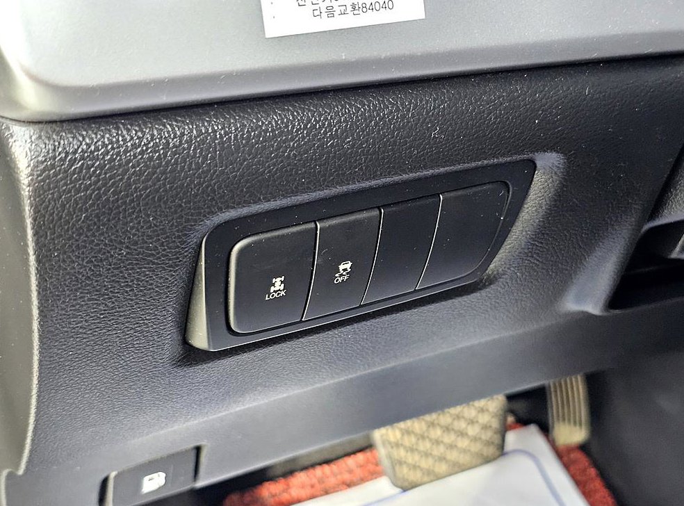 KG모빌리티(쌍용)  코란도 4WD 2.0 CVT 사진 13