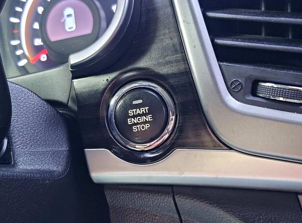 KG모빌리티(쌍용)  코란도 4WD 2.0 CVT 사진 16