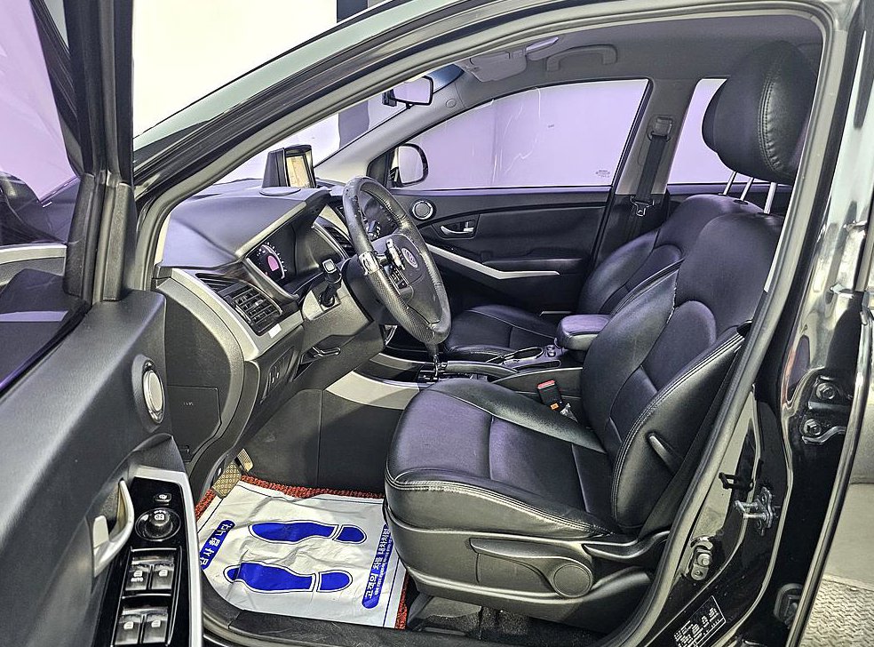 KG모빌리티(쌍용)  코란도 4WD 2.0 CVT 사진 8