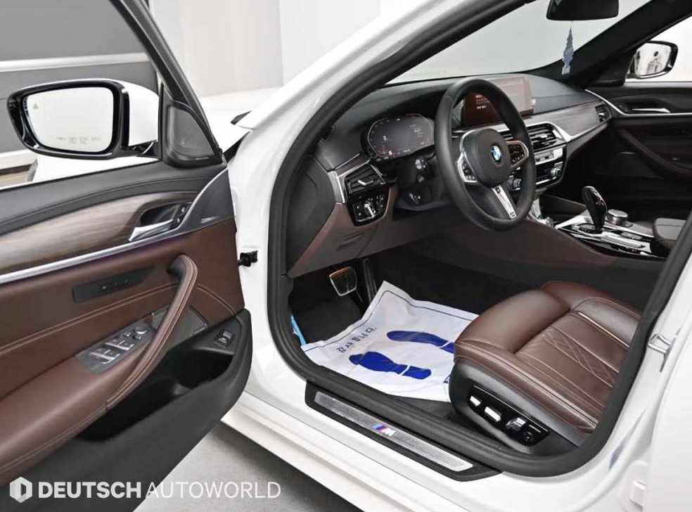 BMW 5시리즈 520i M 스포츠 사진 11