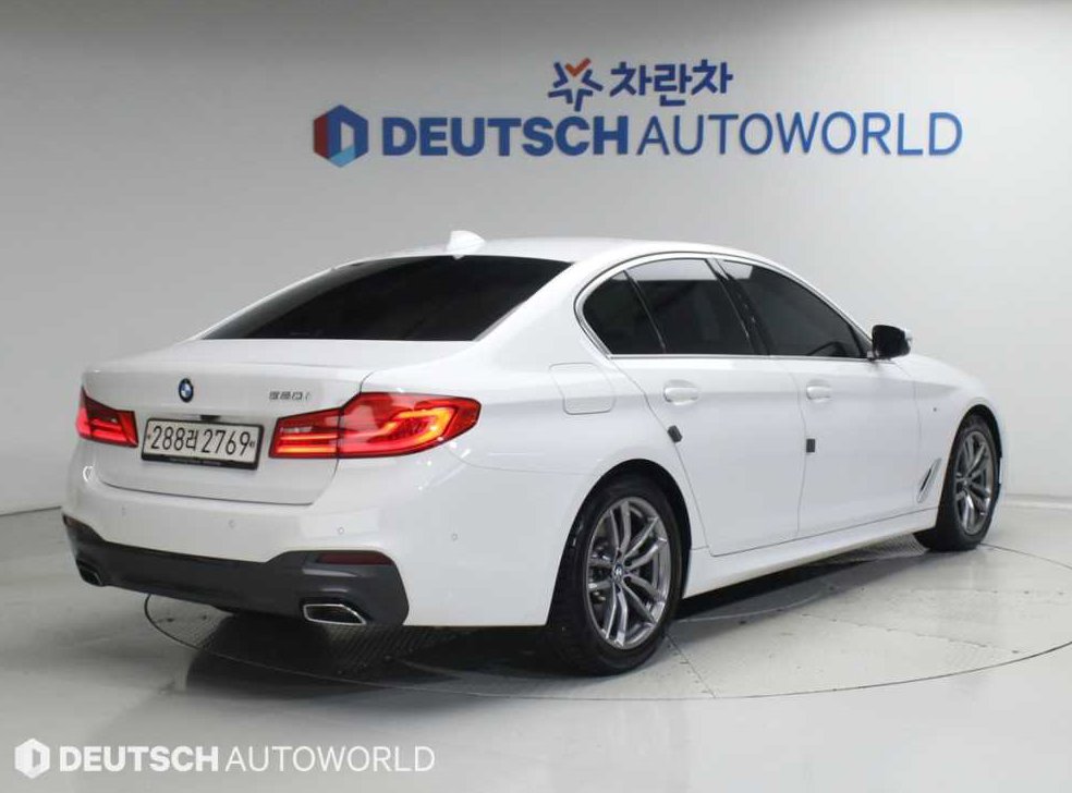 BMW 5시리즈 520i M 스포츠 사진 2