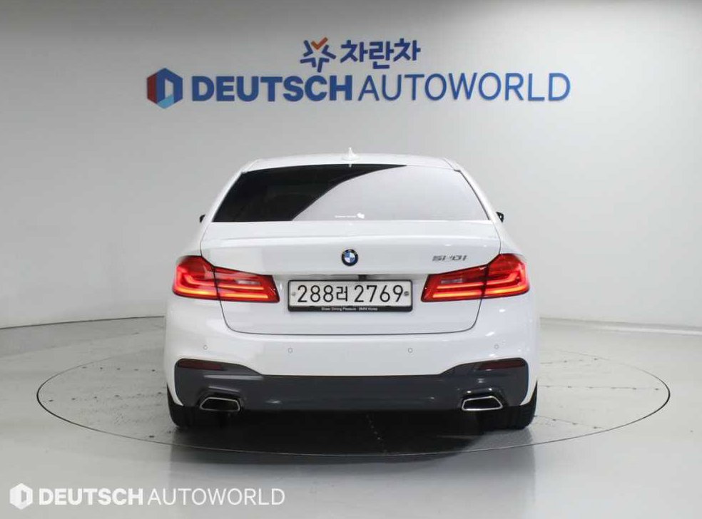 BMW 5시리즈 520i M 스포츠 사진 4