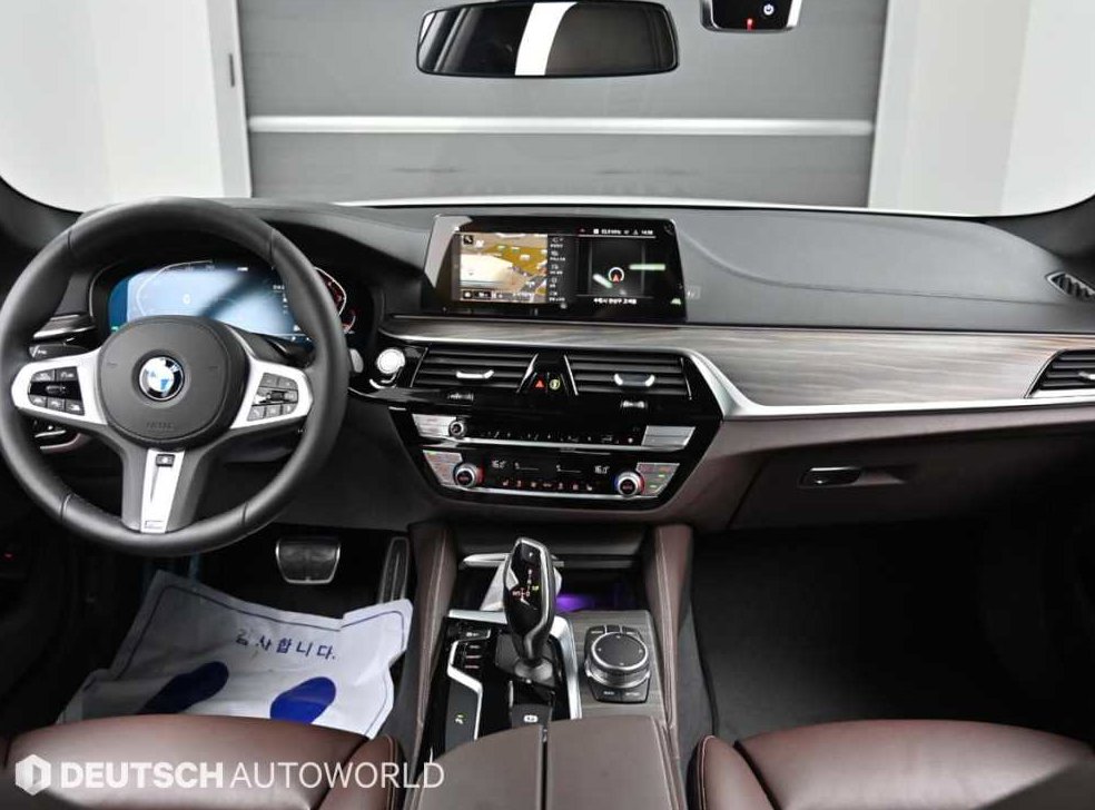 BMW 5시리즈 520i M 스포츠 사진 7