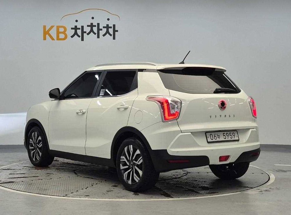 KG모빌리티(쌍용)  티볼리 2WD 가솔린 기어Ⅱ 사진 2