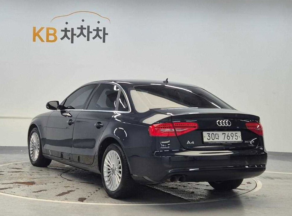 아우디 A4 2.0 TDI 사진 2