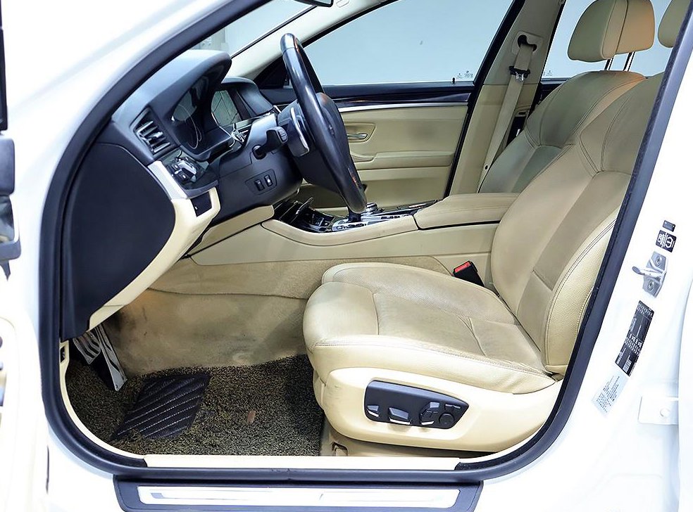 BMW 5시리즈 528i 럭셔리 플러스 사진 11