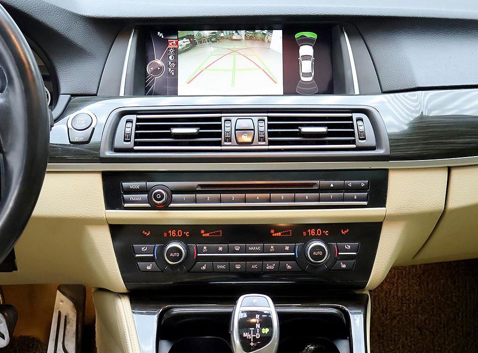 BMW 5시리즈 528i 럭셔리 플러스 사진 9