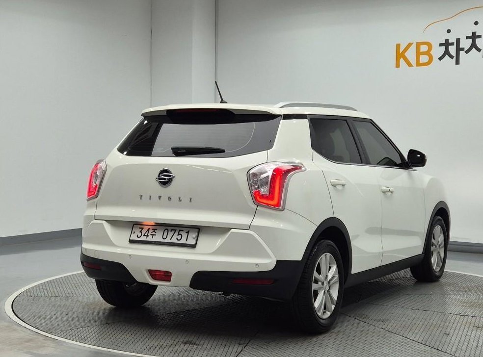 KG모빌리티(쌍용)  티볼리 가솔린 2WD 1.6 VX 사진 3