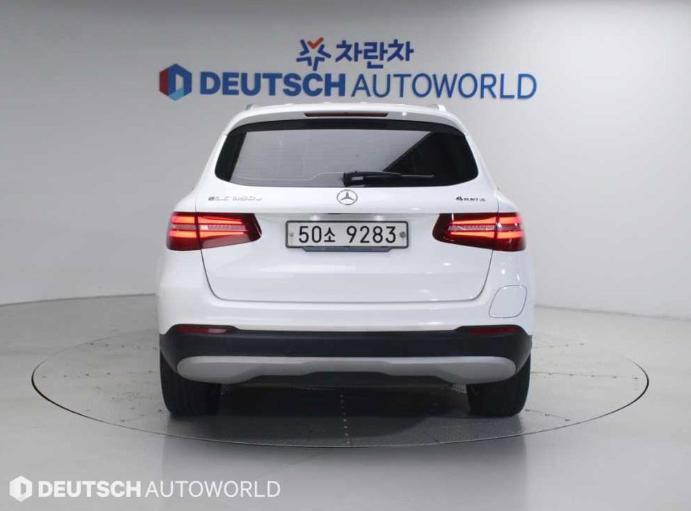 벤츠 GLC 클래스 GLC 350 e 4MATIC 사진 4