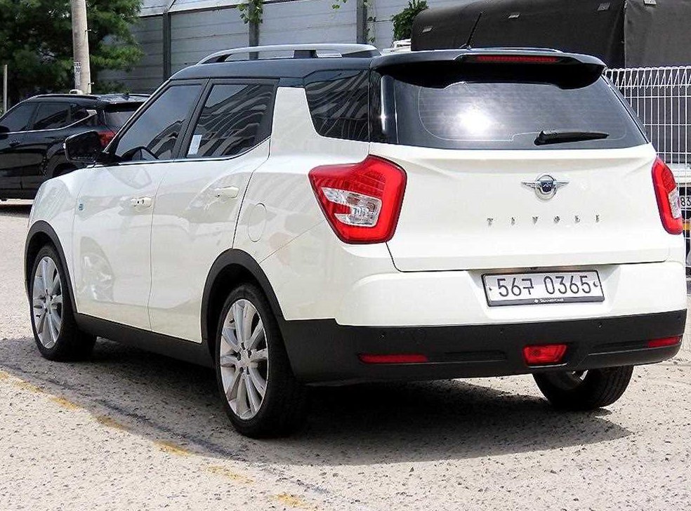 KG모빌리티(쌍용)  티볼리 2WD 디젤 1.6 IX 사진 3