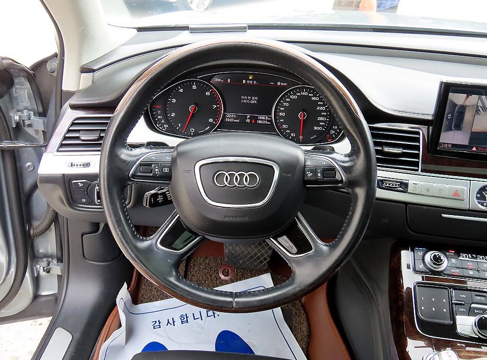 아우디 A8 4.0 TFSI 콰트로 LWB 사진 8