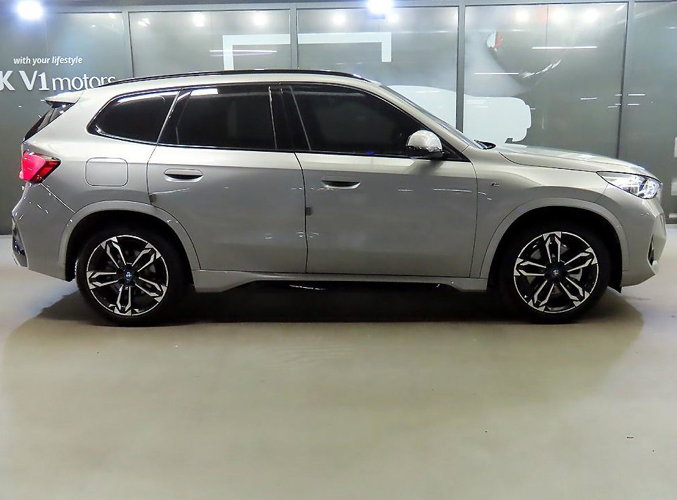 BMW iX1 xDrive 30 M 스포츠 사진 3