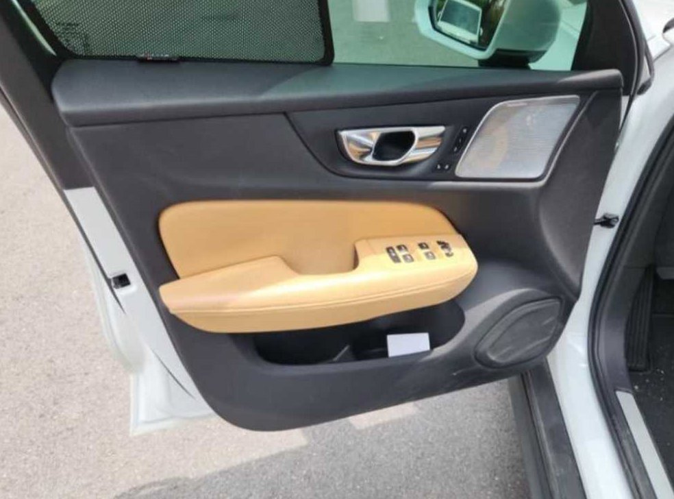 볼보 V60 2.0 T5 프로 AWD 사진 17