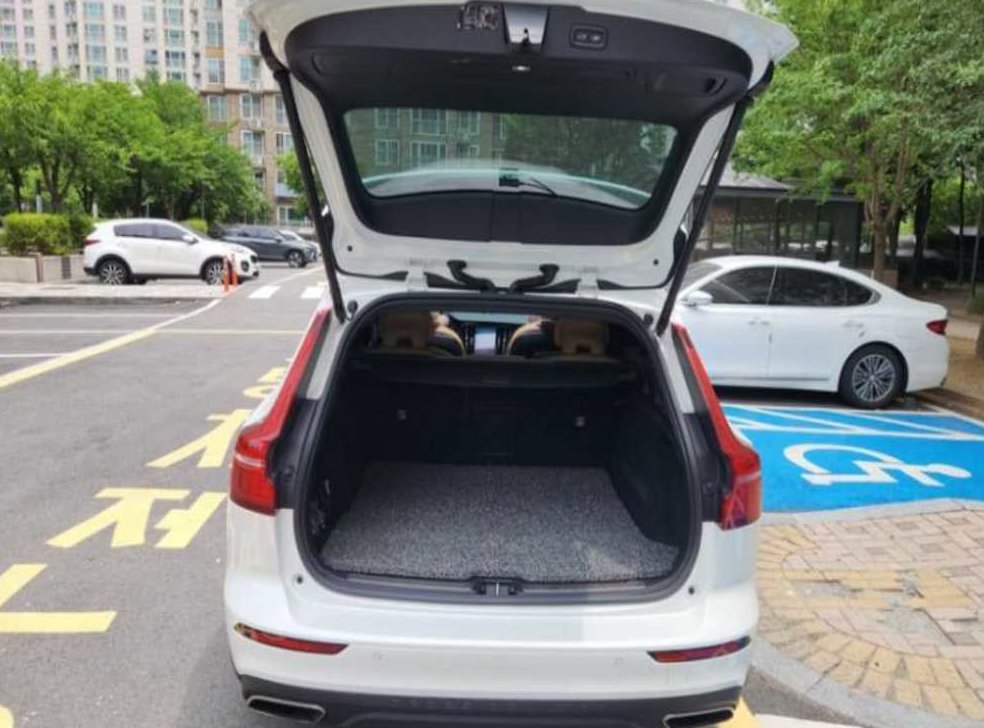 볼보 V60 2.0 T5 프로 AWD 사진 6