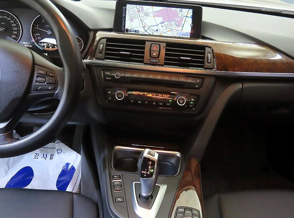 BMW 3시리즈 320d xDrive 사진 11