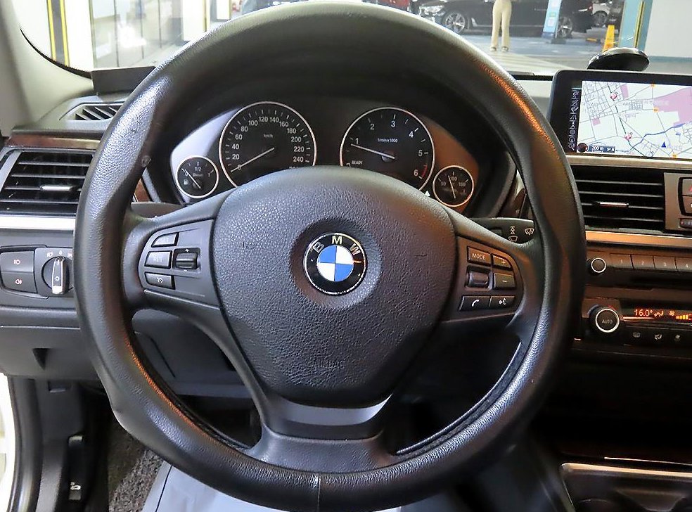 BMW 3시리즈 320d xDrive 사진 8