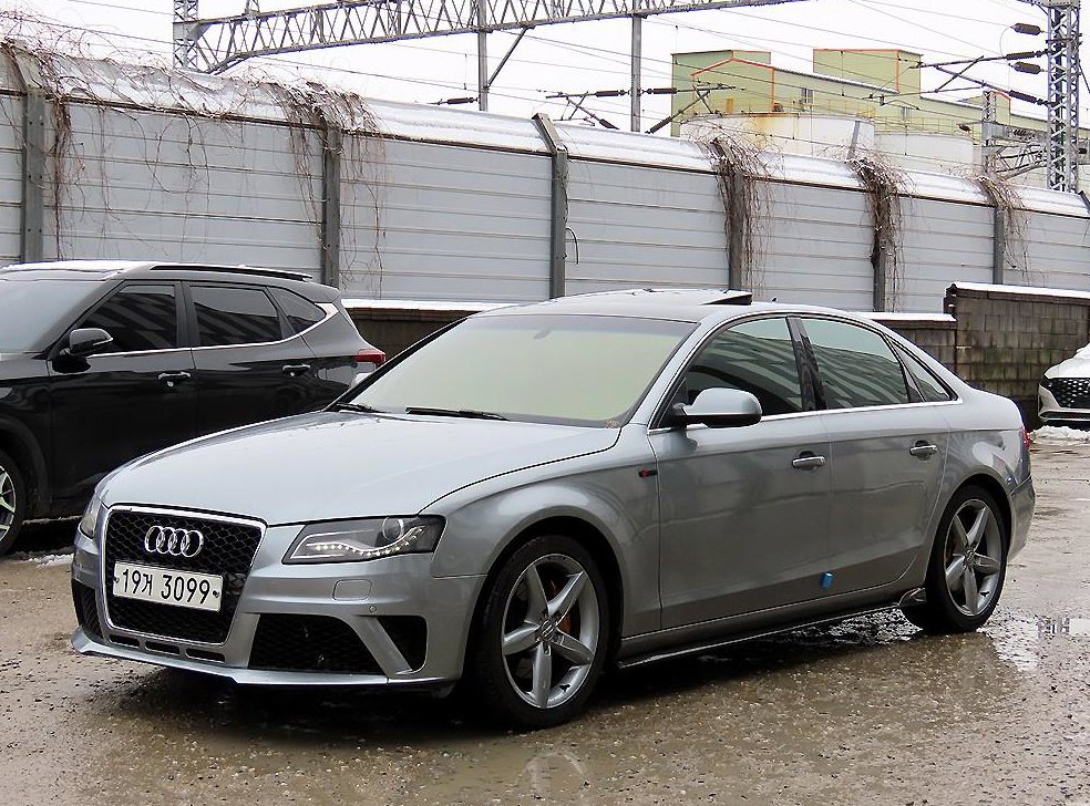 아우디 A4 2.0 TFSI 콰트로 사진 2
