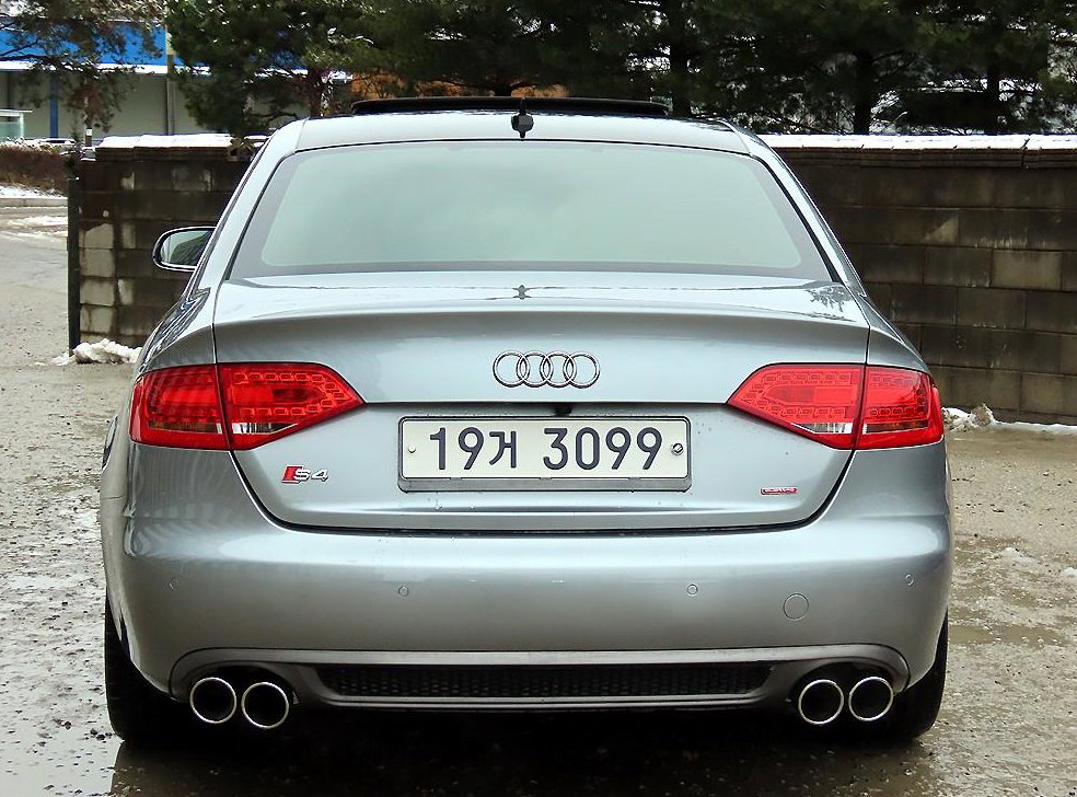 아우디 A4 2.0 TFSI 콰트로 사진 4