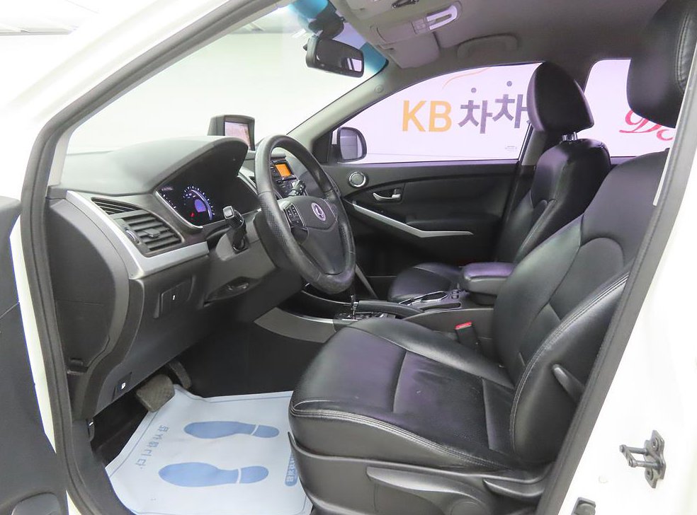 KG모빌리티(쌍용)  코란도 2WD 2.0 어드벤처 사진 5
