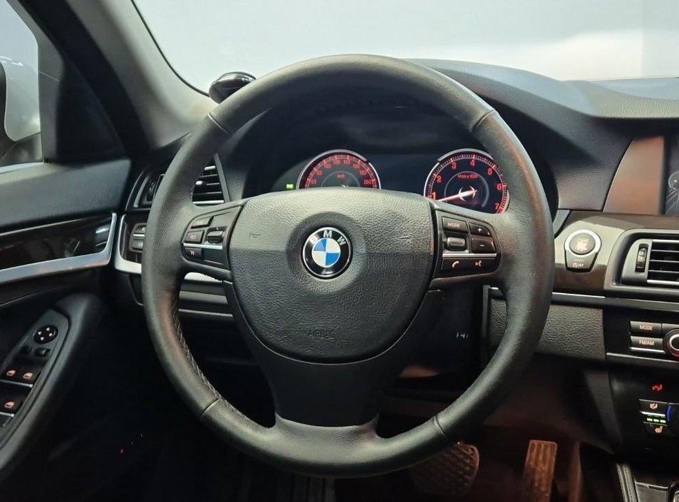 BMW 5시리즈 528i 사진 9