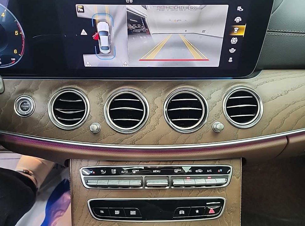 벤츠 E 클래스 E220d 4MATIC 익스클루시브 사진 10