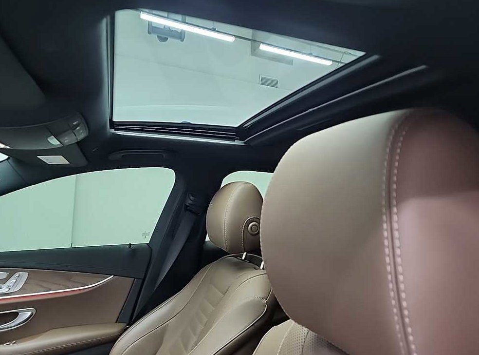 벤츠 E 클래스 E220d 4MATIC 익스클루시브 사진 15