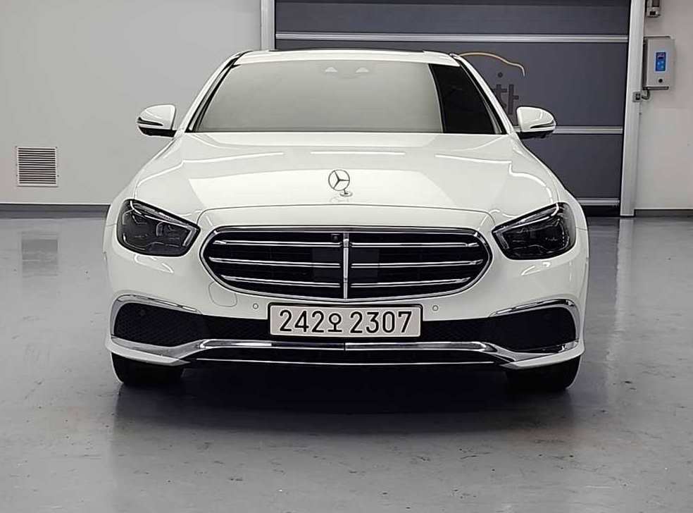 벤츠 E 클래스 E220d 4MATIC 익스클루시브 사진 2