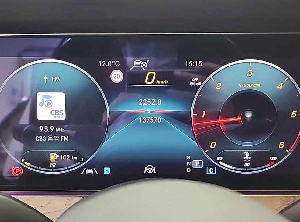벤츠 E 클래스 E220d 4MATIC 익스클루시브 사진 6