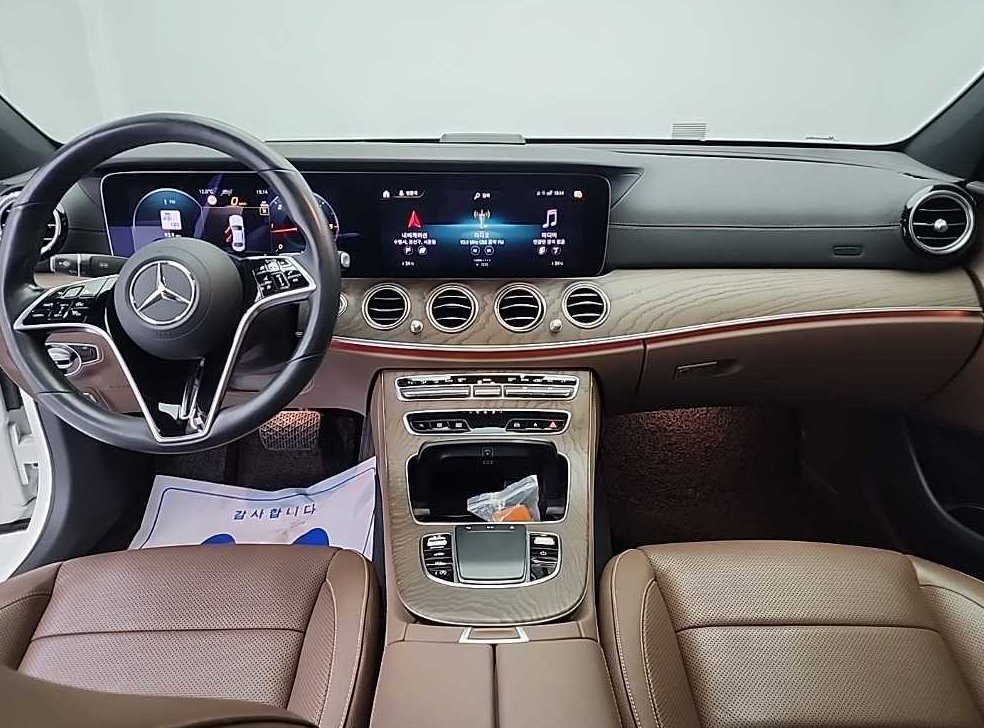 벤츠 E 클래스 E220d 4MATIC 익스클루시브 사진 7
