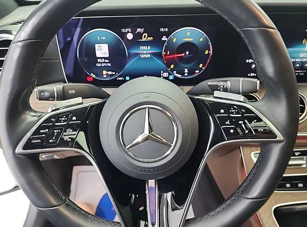 벤츠 E 클래스 E220d 4MATIC 익스클루시브 사진 9