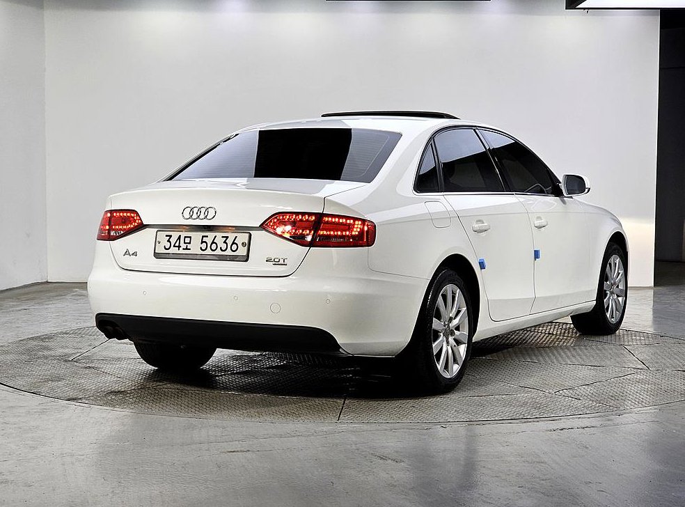 아우디 A4 2.0 TFSI 콰트로 사진 4