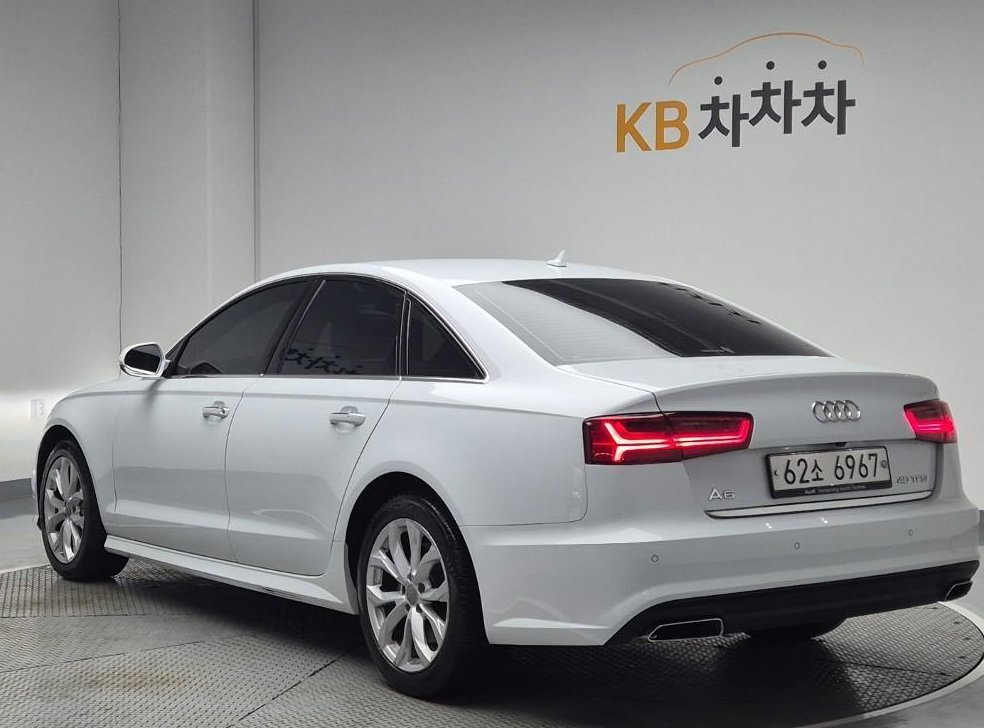 아우디 A6 40 TFSI 사진 2