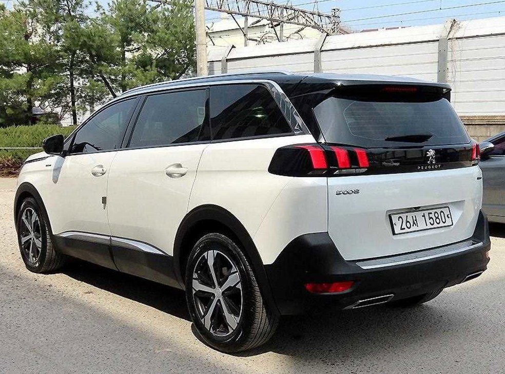 푸조 5008 1.6 BlueHDi GT Line 사진 3