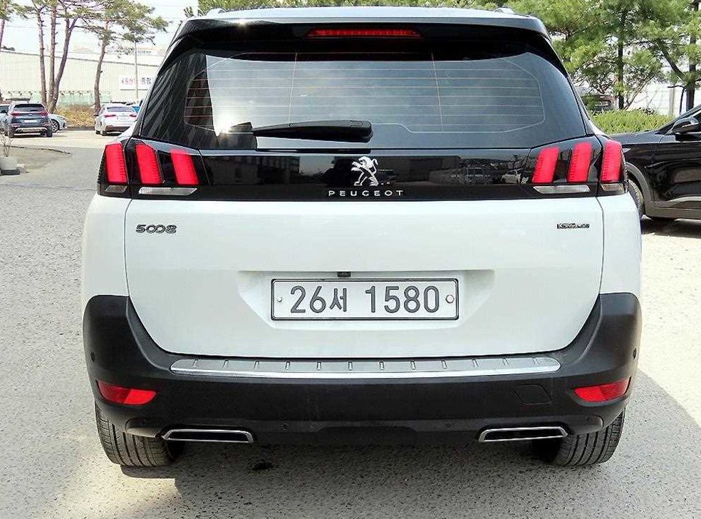 푸조 5008 1.6 BlueHDi GT Line 사진 4